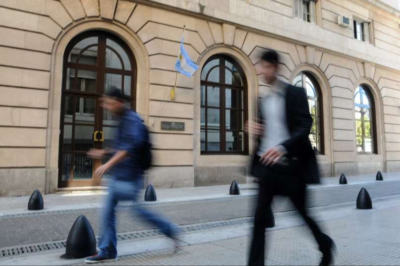 Milei reformó la Ley de Inteligencia y ahora la SIDE podrá aprehender personas