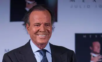 Escándalo: Julio Iglesias fue denunciado por abuso por dos ex empleadas domésticas