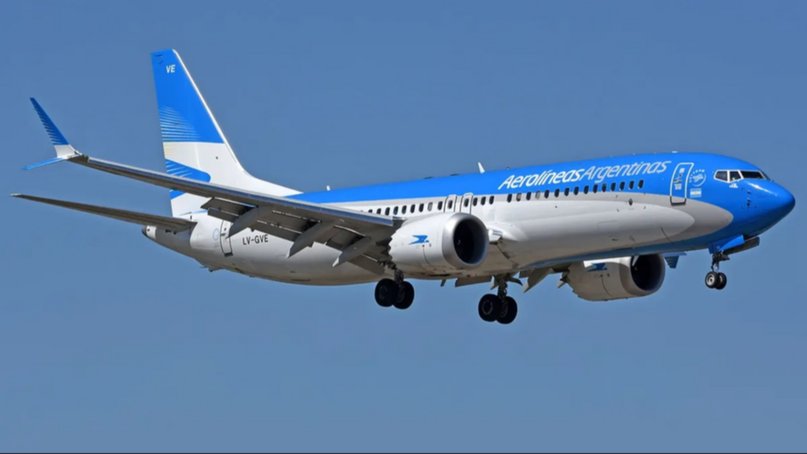 Aerolíneas Argentinas anunció que elimina la acumulación de millas para funcionarios públicos en viajes pagados por el Estado