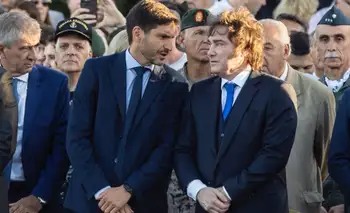 Sable corvo de San Martín: Milei y Pullaro compartieron el acto de traslado a los Granaderos