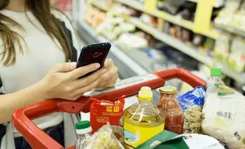 Canasta básica: una familia tipo necesito ingresos por $1.360.000 en enero para no ser considerada pobre