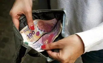 Según el INDEC los salarios perdieron 2,1% contra la inflación