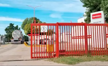 Lácteos Verónica al borde del colapso: sin insumos, sin producción y con salarios adeudados a 700 trabajadores