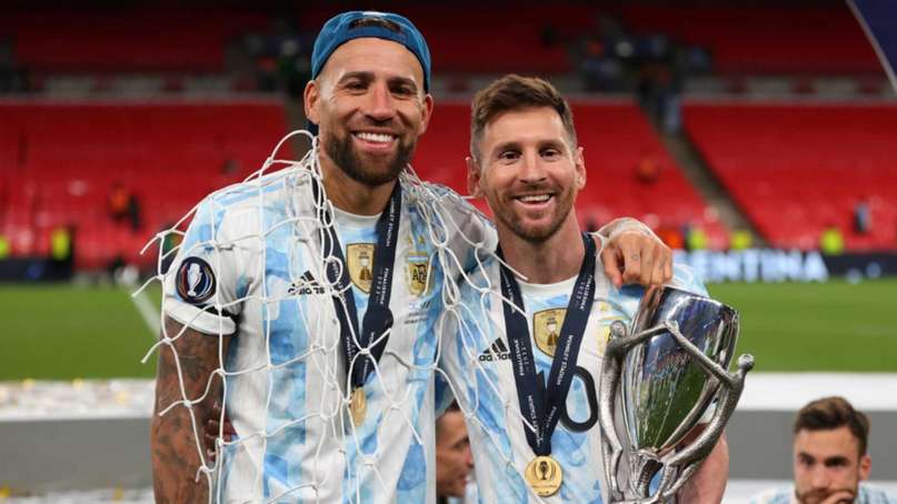 ¡LOCURA TOTAL! Otamendi se tatuó a Messi en su torso