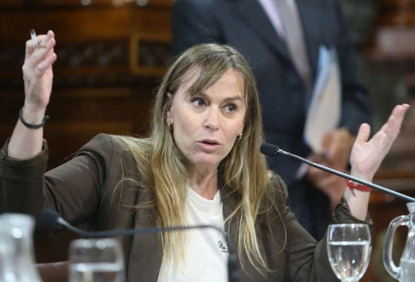 La fuerte respuesta de Di Tullio a Milei por los impuestos en la Provincia de Buenos Aires: "Deje en paz y respete al pueblo" La fuerte respuesta de Di Tullio a Milei por los impuestos en la Provincia de Buenos Aires: "Deje en paz y respete al pueblo"