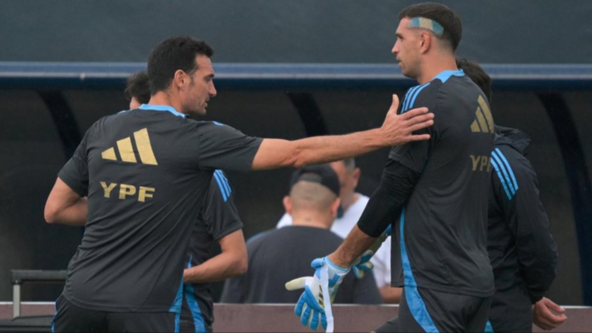 Scaloni, atento al Dibu Martínez: "No jugó por molestias musculares"