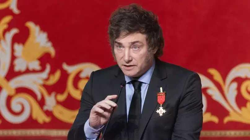Milei postergó su viaje a España hasta que el contexto político en Argentina "sea más favorable"