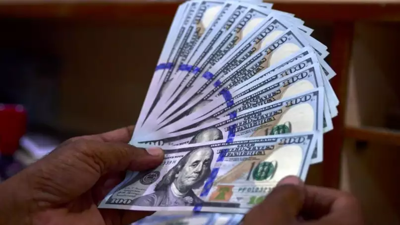 En una jornada que alcanzó los $1.300, el dólar blue se ubica en $1.295