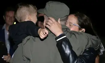 Nahuel Gallo llegó a la Argentina y fue recibido por su familia: el emotivo encuentro