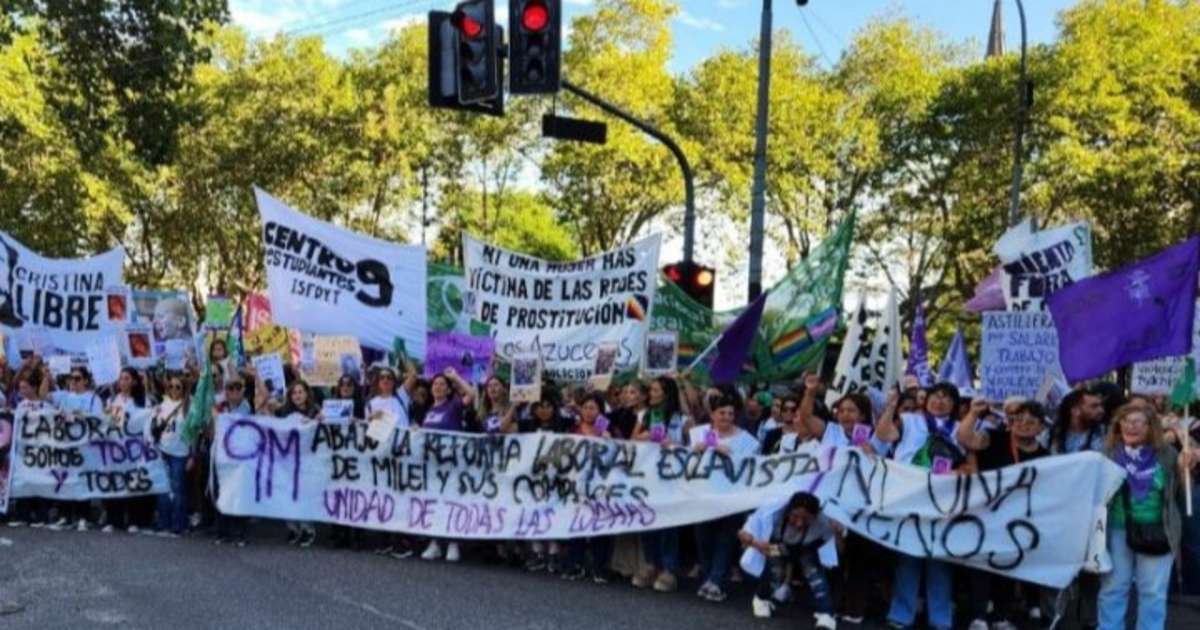 Miles de personas marcharon por el 8M en el centro de La Plata con ...