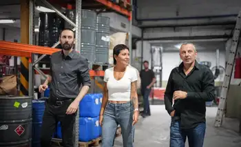 Damián Selci y Mayra Mendoza recorrieron la fábrica Expo Color: "Argentina sufre una crisis productiva por las políticas de Milei" 