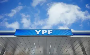 Aumenta la nafta otra vez: YPF ajustó precios y el litro ya supera los $1.800 en todo el país