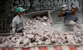 Informalidad laboral: cuatro de cada diez trabajadores están en negro, según la UBA