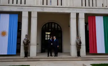 Hungría: Milei llegó al país europeo y fue recibido por el primer ministro, Viktor Orban