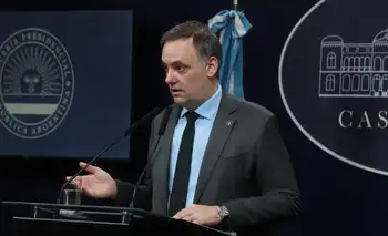 Manuel Adorni brindó una conferencia de prensa tras la polémica de sus viajes al exterior y posible enriquecimiento ilícito: qué dijo