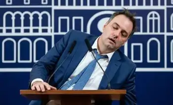 Adorni más complicado: la Justicia secuestró documentación sobre los vuelos