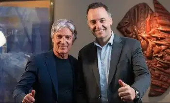 Más problemas para Adorni: un testigo afirmó que su viaje privado fue pagado por un periodista de la TV Pública