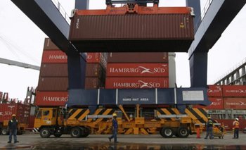 Comercio exterior: fuerte caída de las importaciones y aumento de exportaciones en marzo de 2024