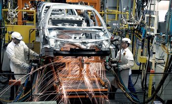 Industria automotriz: el Gobierno anunció que bajará los aranceles e impuestos