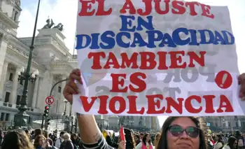 Discapacidad: organizaciones y familiares marcharon al Ministerio de Economía en reclamo de la implementación de la Ley