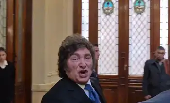 El agresivo cruce de Javier Milei a los periodistas a su salida del Congreso: "Los corruptos son ustedes"