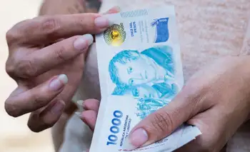Los aumentos en mayo: combustibles, tarifas, colectivos, prepagas y alquileres, todo más caro