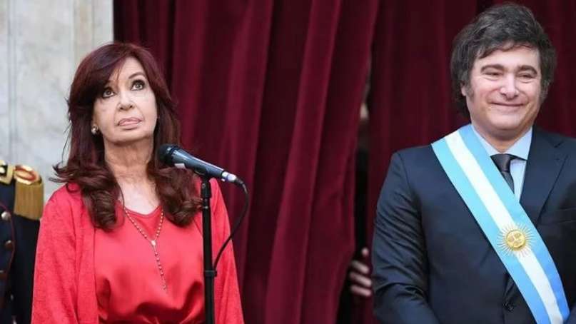 Milei apuntó contra Cristina Fernández: "Está cayendo en la intrascendencia misma"