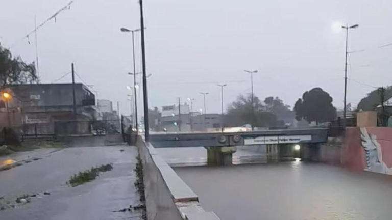 Axel Kicillof sobre las graves inundaciones en Zárate y Campana: "El agua que cayó fue equivalente a la de Bahía Blanca”