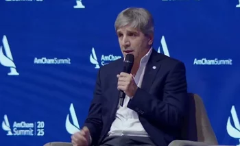 Luis Caputo dio pistas sobre el plan para el uso de dólares fuera del sistema: “No es un blanqueo”