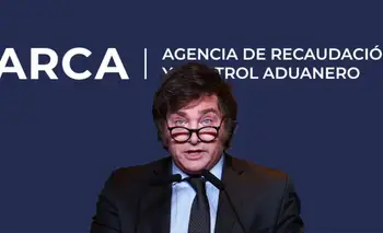 Milei se queda sin pesos: la recaudación cayó en términos reales por noveno mes seguido y no logra sostener el ajuste