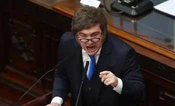 Milei tuvo que salir a ratificar a Adorni en medio de fuertes versiones sobre su posible reemplazo
