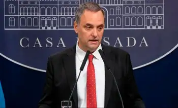 Manuel Adorni gastó $14 millones en muebles para su departamento en Caballito