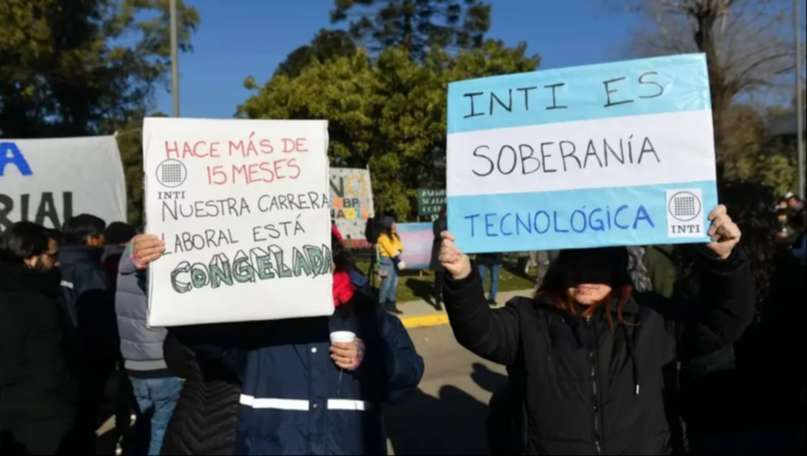 Trabajadores del INTI llevan a cabo un paro de 24 horas ante los posibles 700 despidos