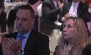 ¿Le sueltan la mano?: Karina lo bajó a Adorni de una actividad