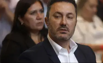 Nuevo escándalo en el gobierno: denuncian a Luis Petri por pagar 4 millones de dólares por un avión que valía 2,3 millones y con fallas técnicas