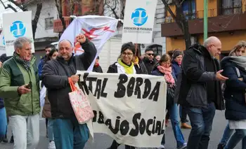 Hospital Borda: trabajadores protestan en rechazo a la ley de salud mental y advierten que quieren convertirlo en un "hospital judicial"