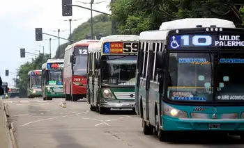Tarifazo en transportes: El boleto de colectivo en el AMBA se multiplicó por 16 y el subte ya cuesta un 337% más en términos reales
