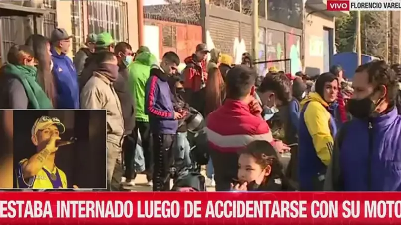 Despedida de El Noba: decenas de seguidores se reunieron frente al hospital El Cruce de Florencio Varela