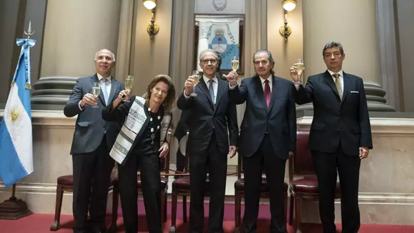 Una Justicia adicta al poder político