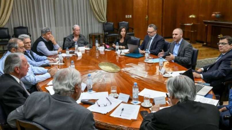 Acuerdo contra la inflación: Reabren paritarias y se armará una canasta de artículos de primera necesidad