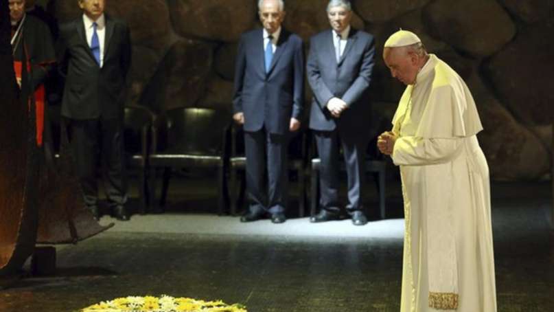 El papa conmemoró a las víctimas de la Shoah y llamó a estar atentos porque "puede volver a suceder"