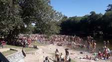 Descontrol: una multitud se agolpó en un balneario de Santa Rosa de Calamuchita en pleno rebrote de Covid