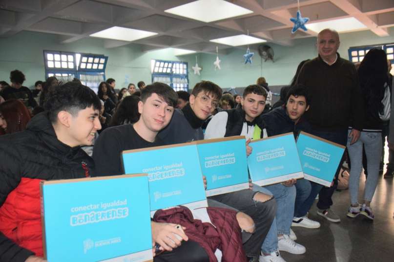 Nicolás Russo participó de la entrega de netbooks en escuelas técnicas de Lanús: “Todos los chicos tienen que tener acceso a la a la tecnología”