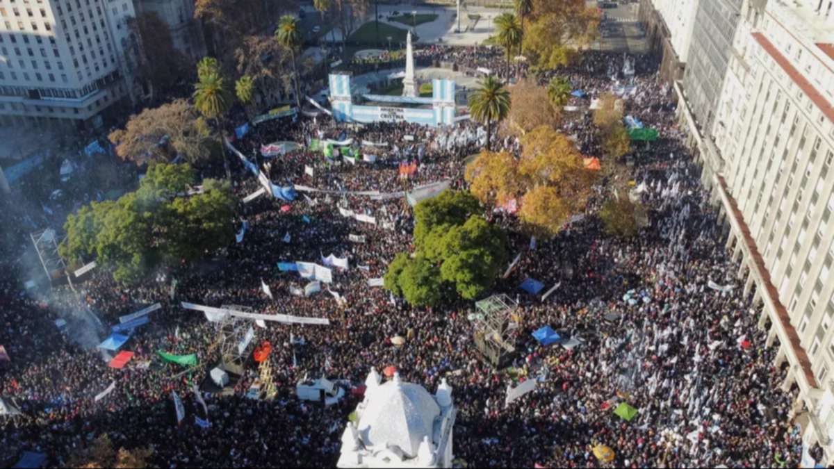 Cristina Kirchner agradece apoyo y critica a Milei desde su arresto domiciliario