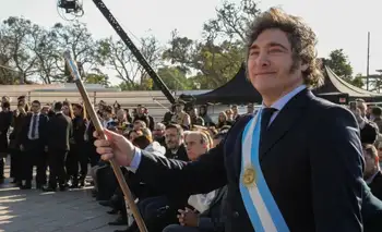 Milei retoma las giras por el interior con actos patrios en Rosario y Tucumán: la agenda completa del presidente