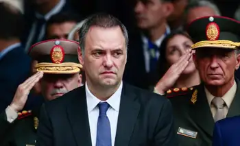 Intentan evitar la presencia de Adorni en el acto por el Día de la Bandera