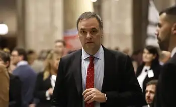 Manuel Adorni será interpelado en el Senado el 2 de julio tras un acuerdo que postergó la sesión de esta semana