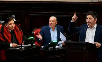 Kicillof, en el centro de la interna: Ishii y Berni lo cruzaron en el Senado y chocaron con Magario