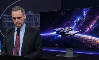 Adorni usó la tarjeta de una funcionaria para comprar un monitor de videojuegos de $2,1 millones y le pagó en efectivo para ocultar el gasto