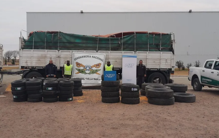 Córdoba: Encuentran un contrabando insólito escondido en un camión cargado de maíz